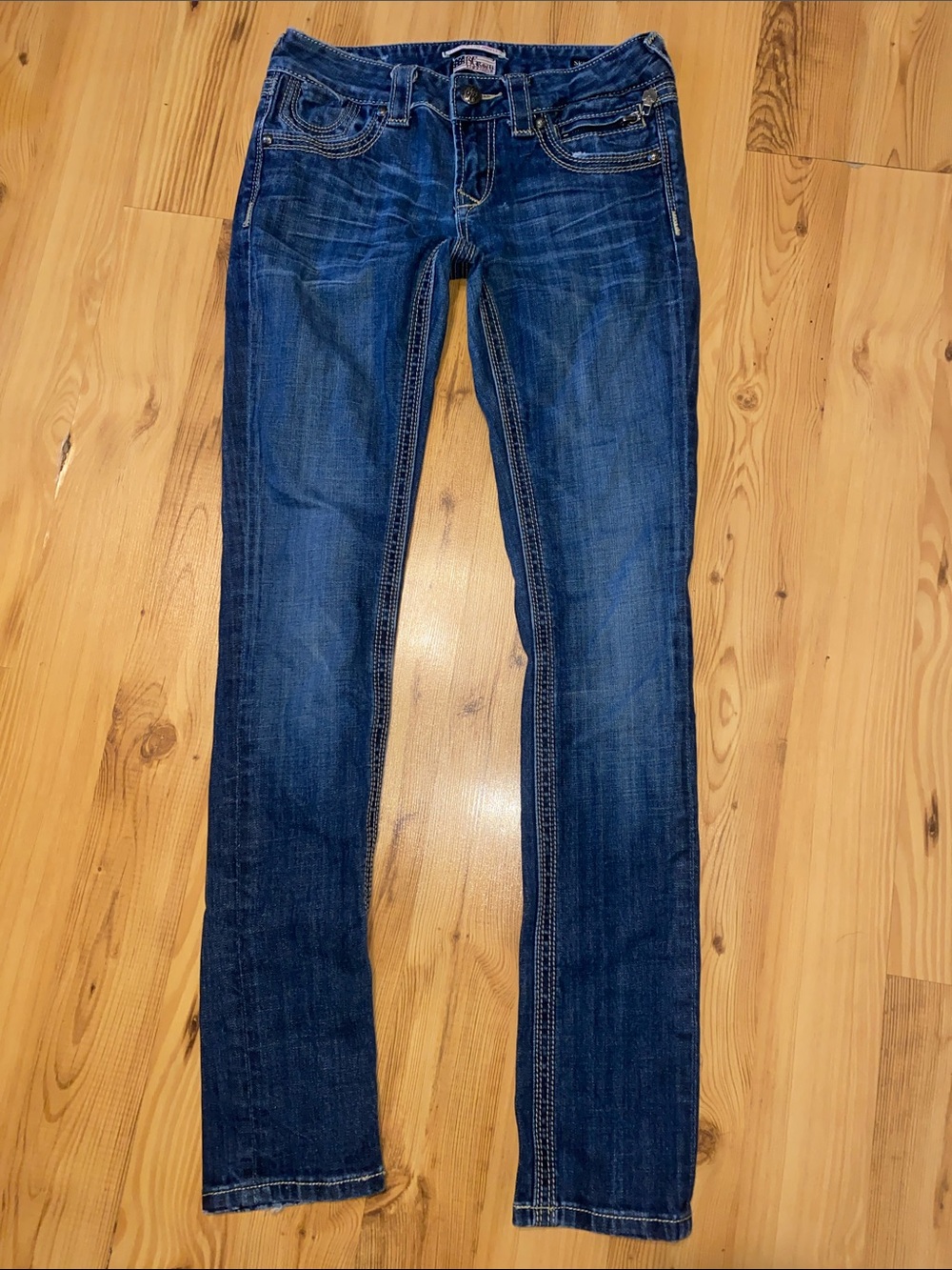 Women's Dark Blue Skinny Jeans with Subtle Fading